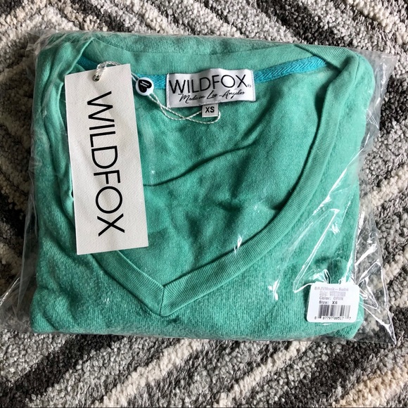 WILDFOX Baggy Beach Jumper Deep V Knit Pullover - Picture 10 of 16